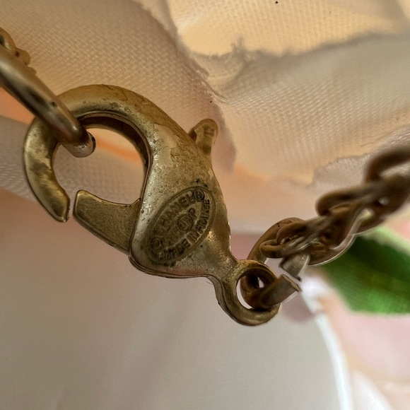 EUC VINTAGE CHANEL CHAIN PENDANT - Picture 7 of 8